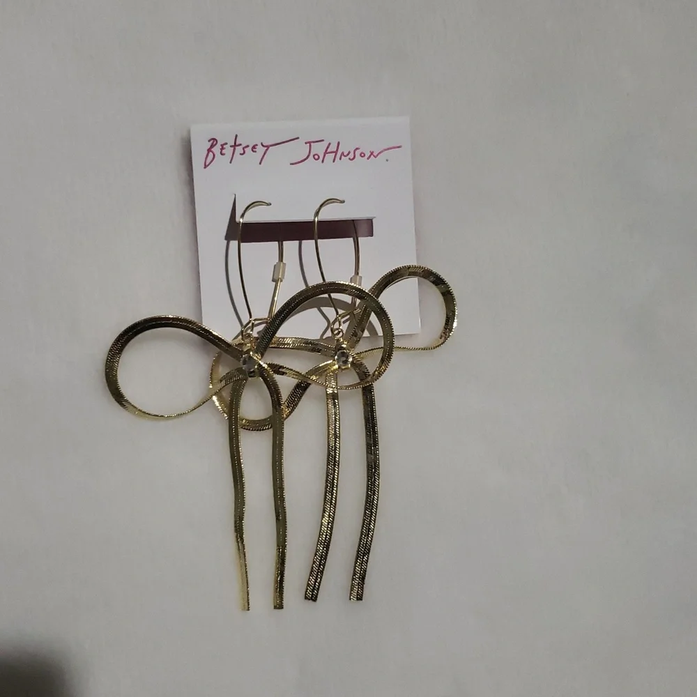 Betsey Johnson Gold Bow Earrings‎